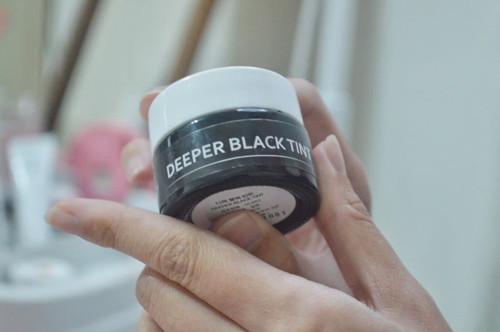 Intense Dark Eyes with Curled Lashes: Designed for those with drooping lashes and dull eyes