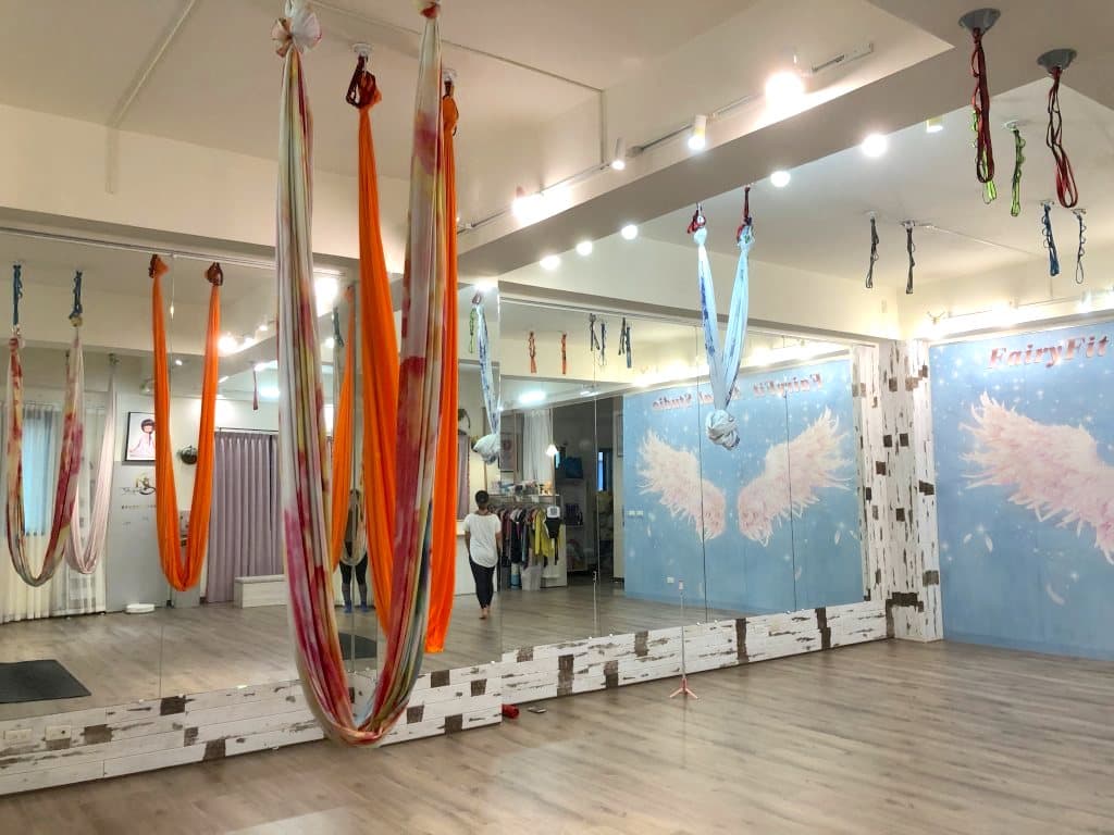 高雄空中瑜珈教室 飛悅空中瑜珈舞蹈 FairyFit Aerial Studio
