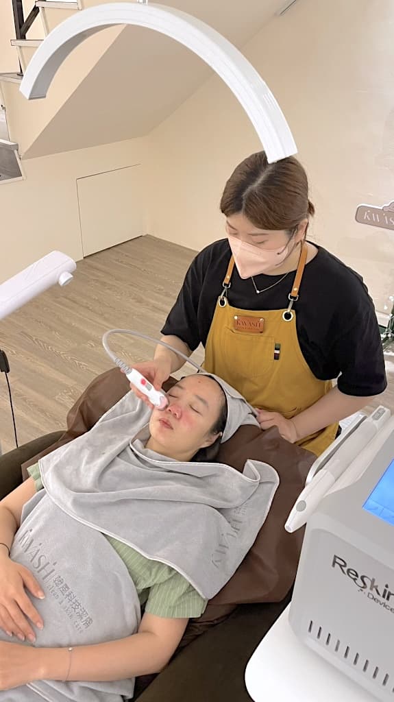 One machine for hydration and radiofrequency to defy gravity