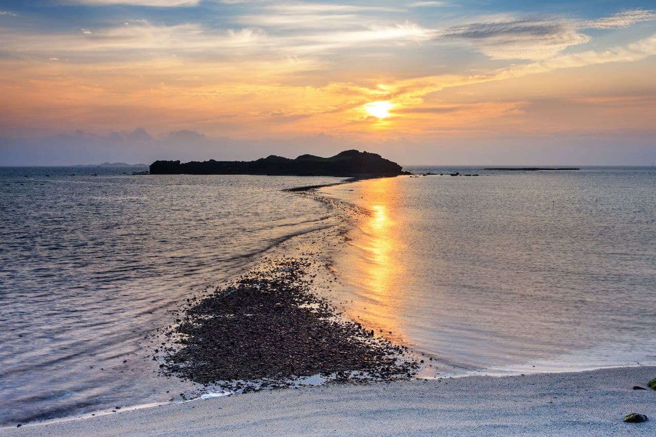 Sunset Island Hopping + Fireworks Cruise