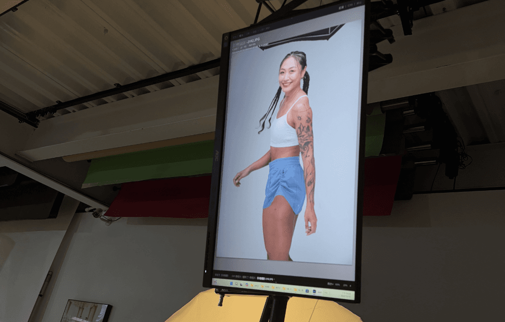 Instant preview on the secondary screen means an instant style upgrade.