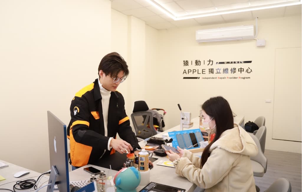 iPhone Battery Replacement: A Thoughtful Service Experience