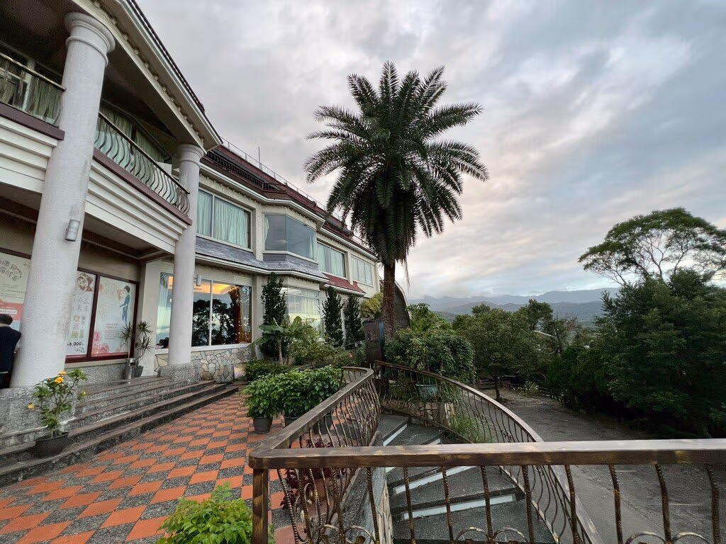 山頂會館景觀餐廳評價|宜蘭員山高空景觀餐廳,白天看龜山島晚上賞夜景