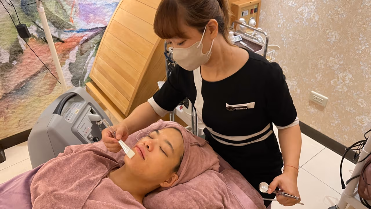 芮薇荷夢幻森林 SPA 台南店評價|不泛紅、不刺痛的安心淨膚流程,打造清透光感肌