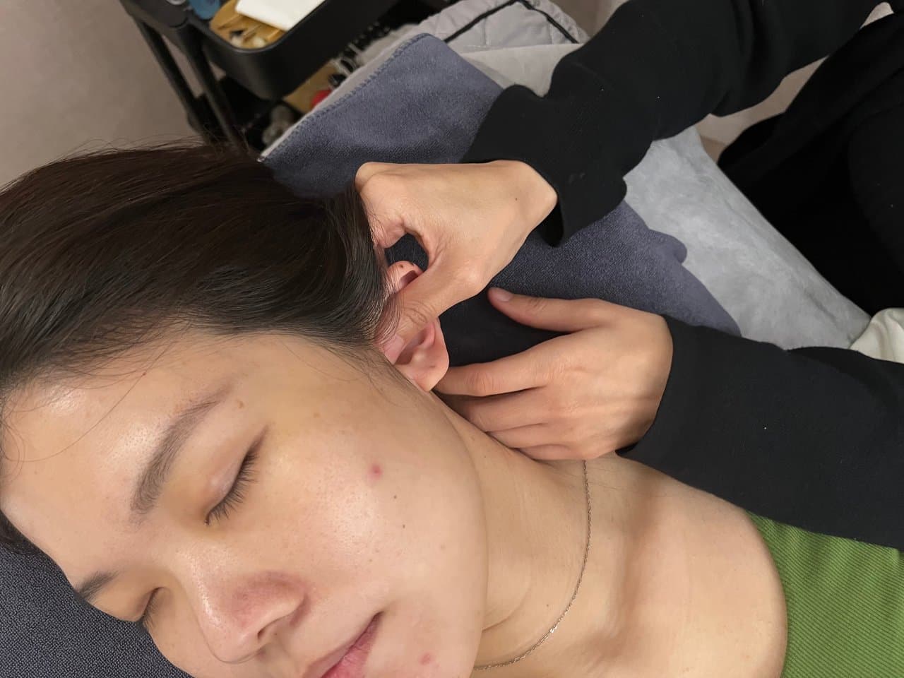 耳掃除と耳ツボマッサージ