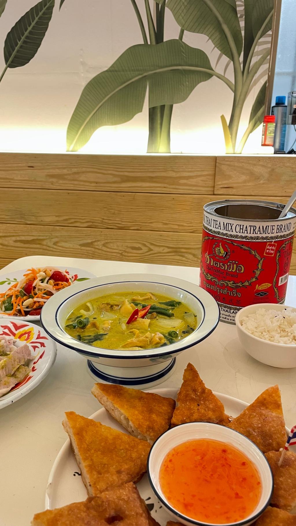 穀泰 Good Thai 是小琉球島上少有的「泰式料理」,從裝潢到料理都很泰,餐點好吃又好拍!