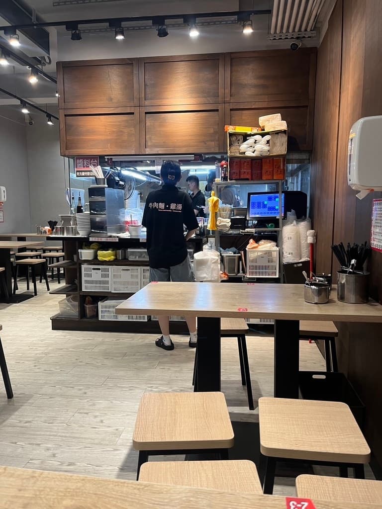 台北宵夜餐廳 牛肉麵．雞湯 05