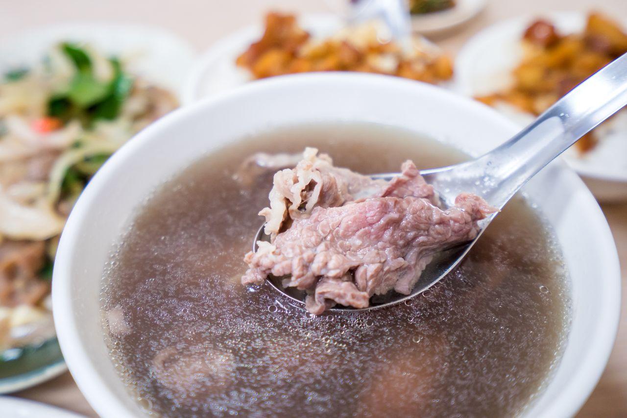 台南 24 小時餐廳推薦｜牛肉湯、清粥小菜全都有！精選 10 間台南 24 HR 營業美食