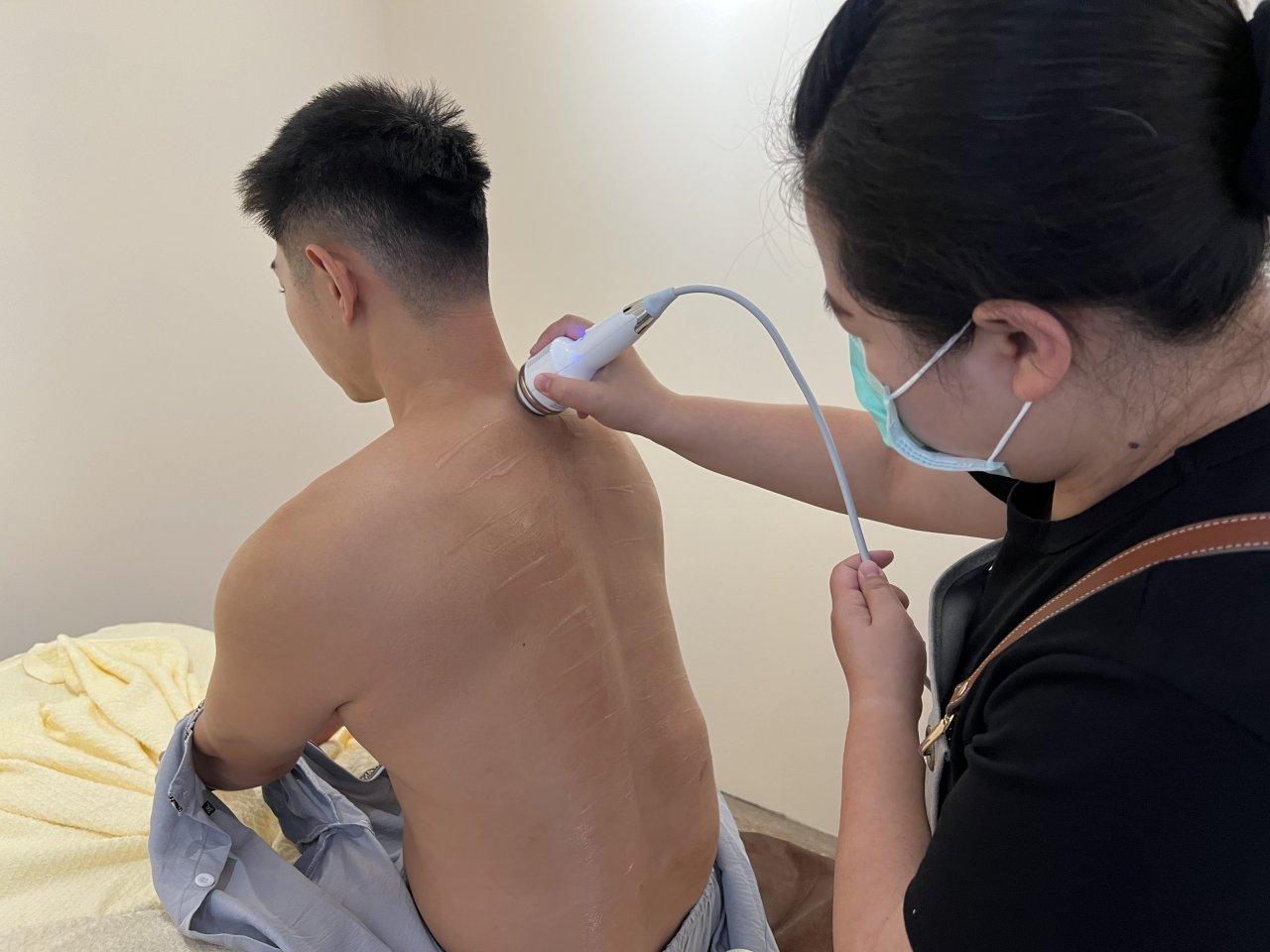Back Whitening Treatment|Argireline Essence and Cryotherapy Infusion