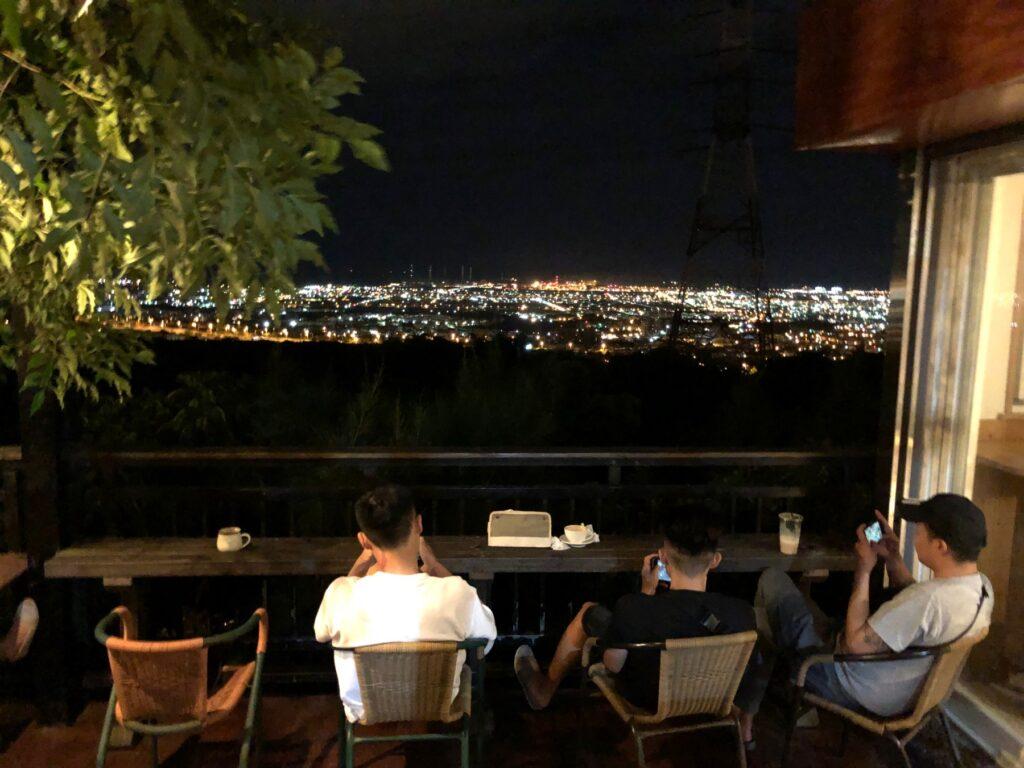台中夜景咖啡廳 岳家莊