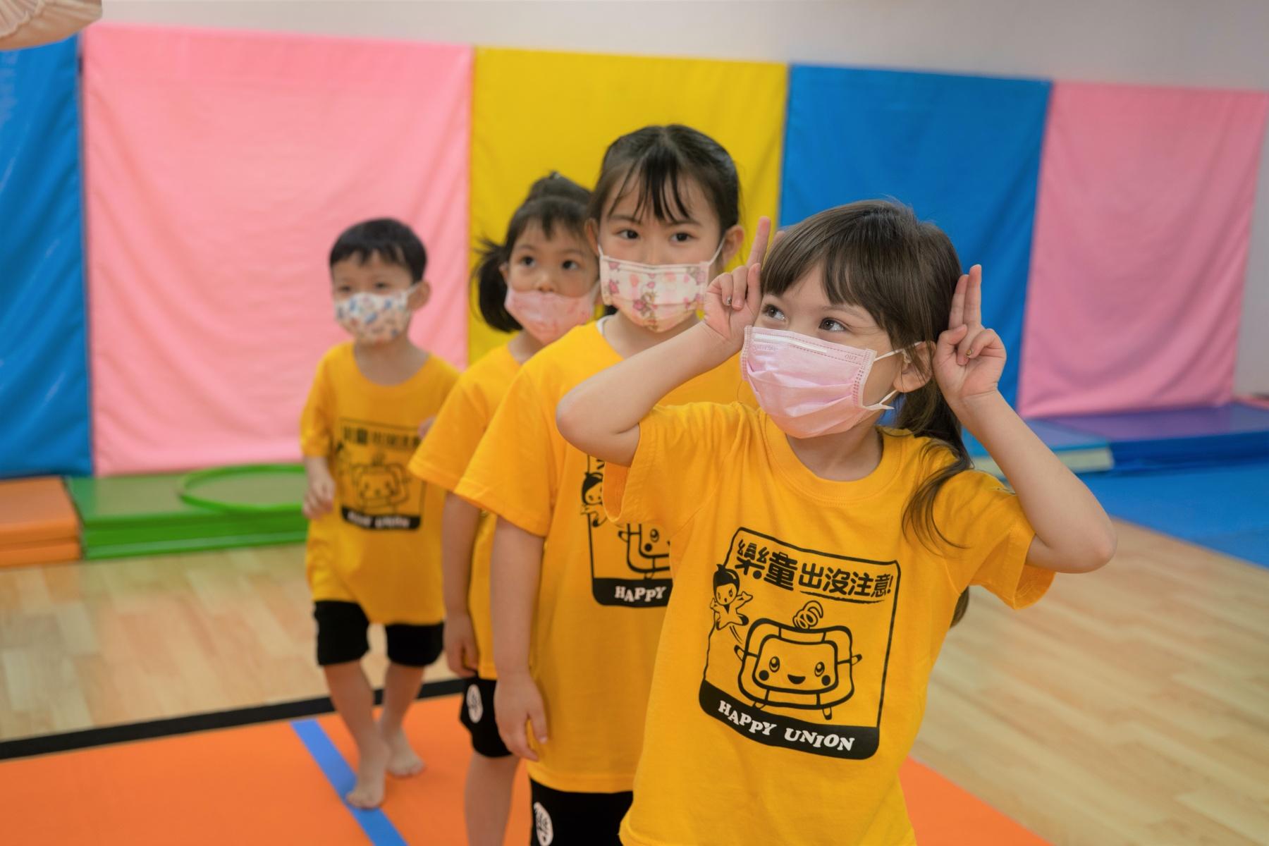 아이 체조복이 정말 귀엽습니다
