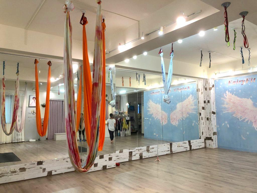 高雄空中瑜珈教室 飛悅空中瑜珈舞蹈 FairyFit Aerial Studio