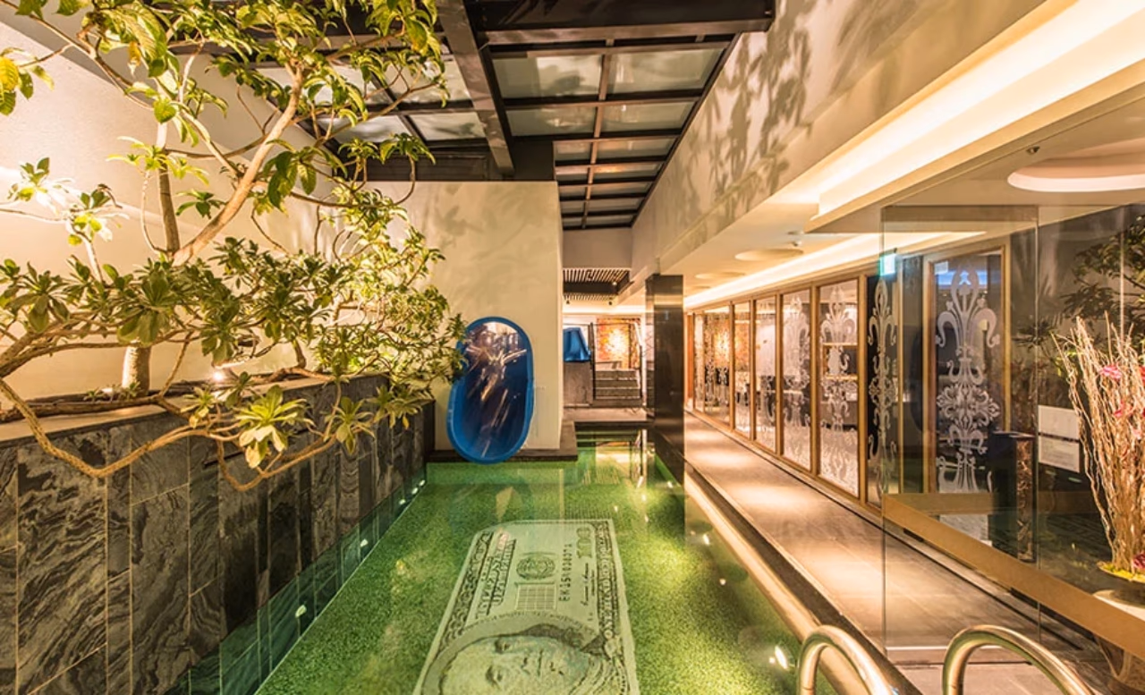 River Hotel