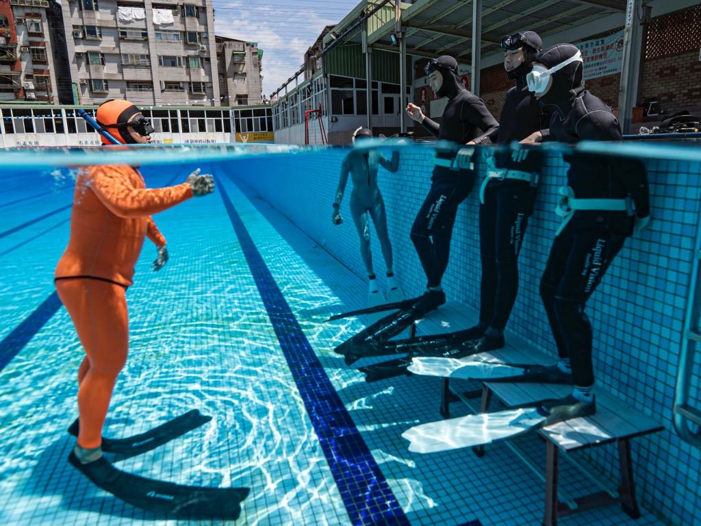 泳池課