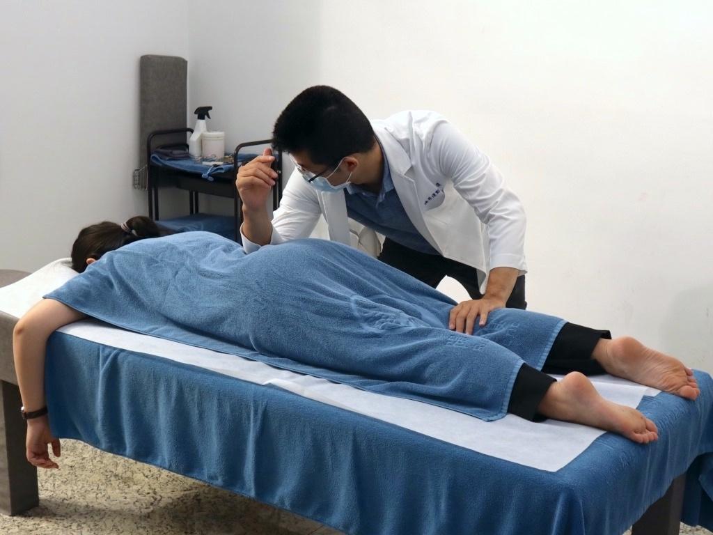 陽昇運動整復評價｜向彎腰駝背說再見！傳統結合現代科學的左營整骨所