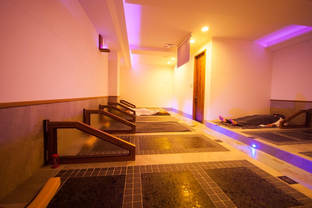 Ganban Biyuu Yuu: The Original Black Silica Hot Stone Bath