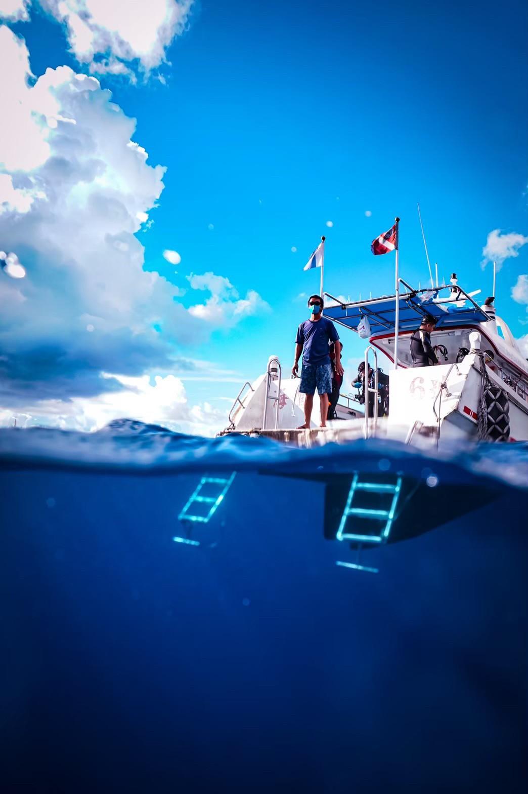 Inari Diving offers a special Fireworks Festival package that combines a one-day