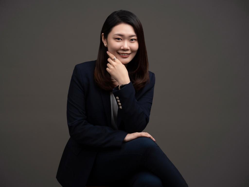 Communicating Poses for Lifestyle Photos