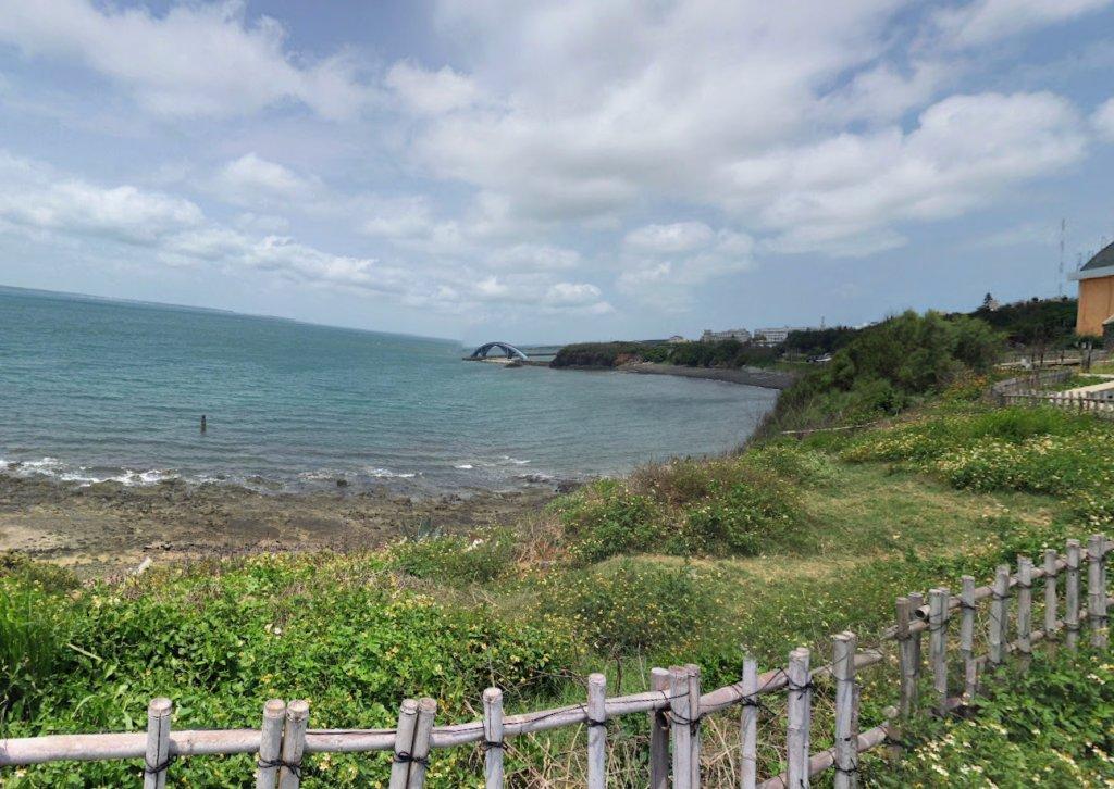 Jiniguetou Fort, located across the sea from Xiying Rainbow Bridge, is the best