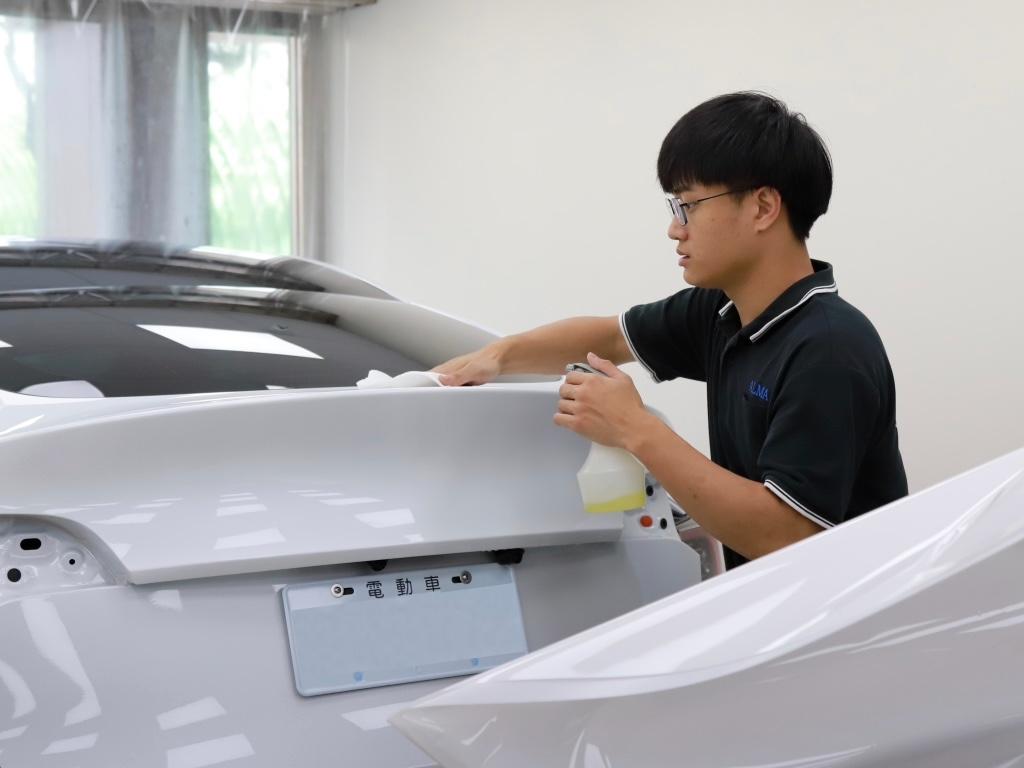 テスラ車体フルラッピング体験