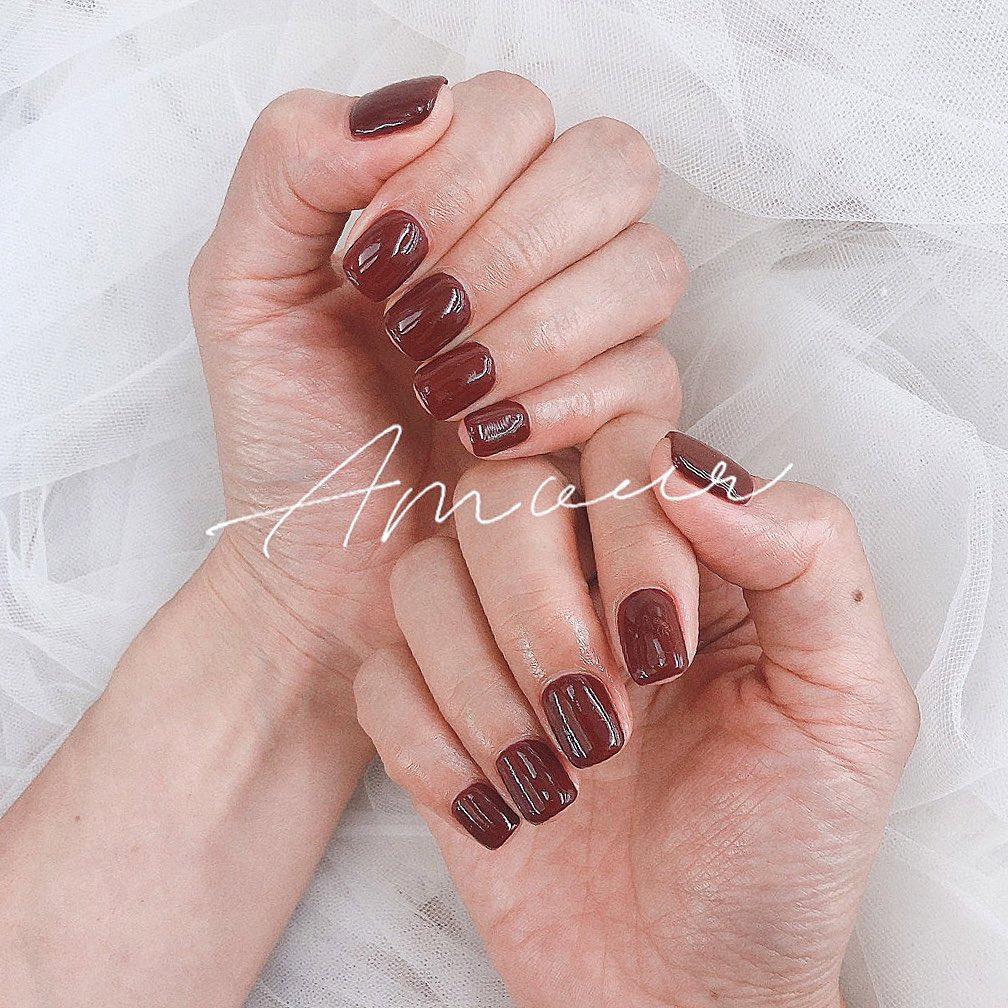 For darker nail colors, we recommend pairing them with solid-colored clothing to