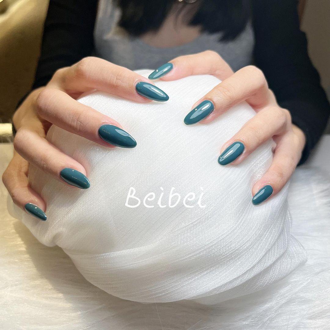 There's no difference between a brightening pedicure and a brightening manicure.