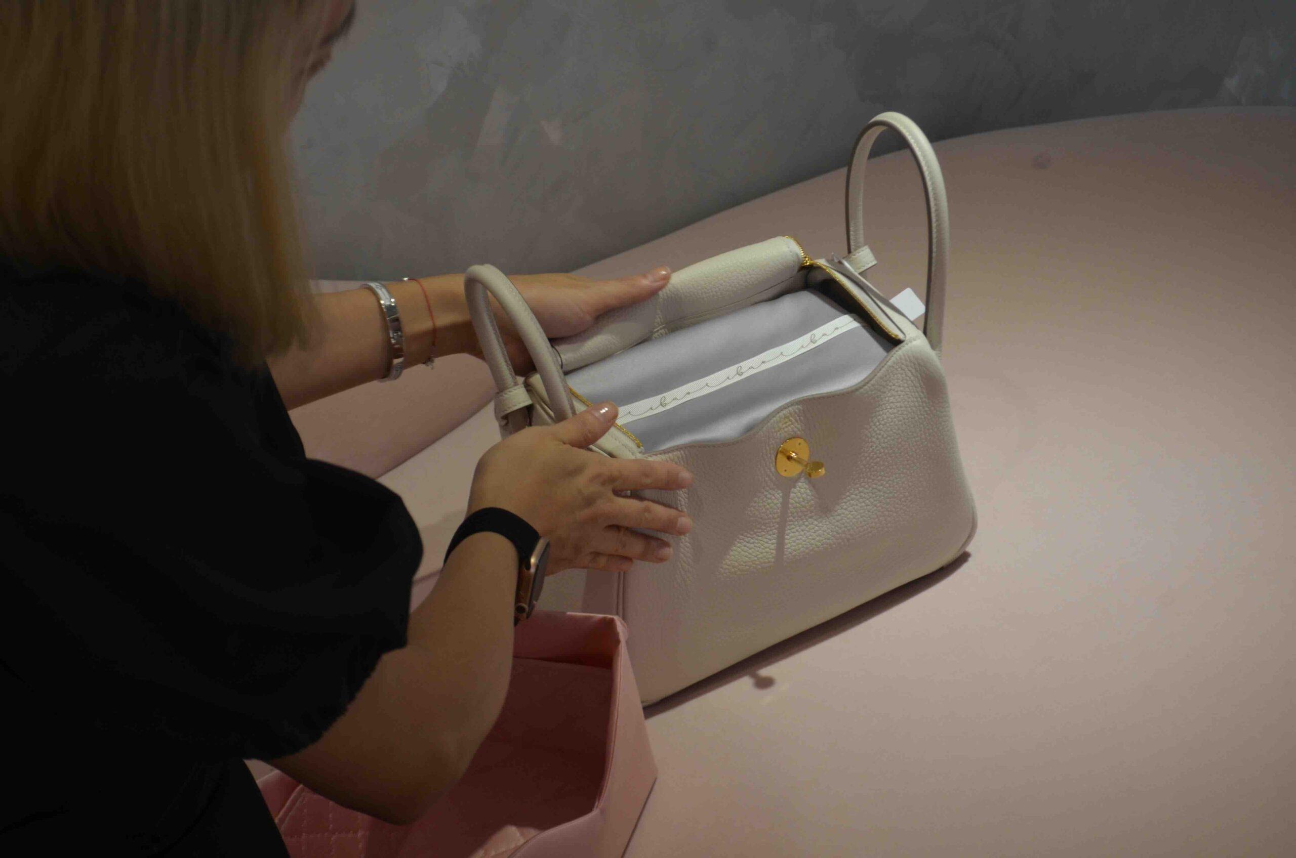 アイバオの枕|シワを優しく伸ばす、超簡単お手入れ術