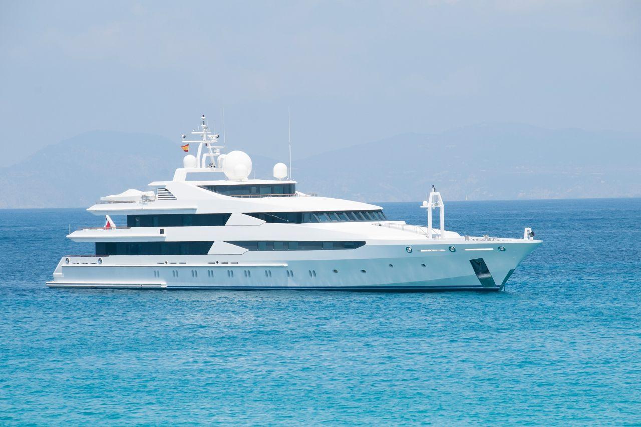 For a luxurious, leisurely sea journey with friends and family, chartering a pri