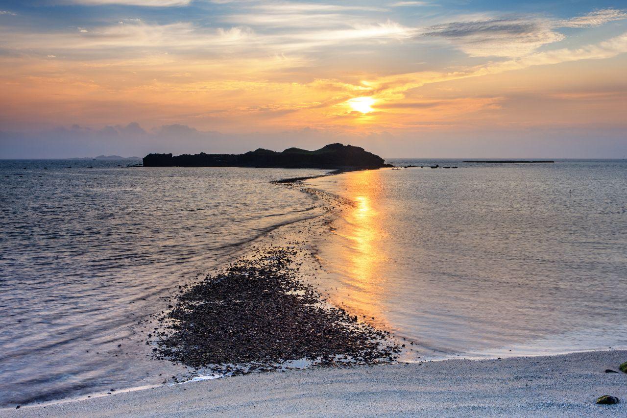 Sunset Island Hopping + Fireworks Cruise