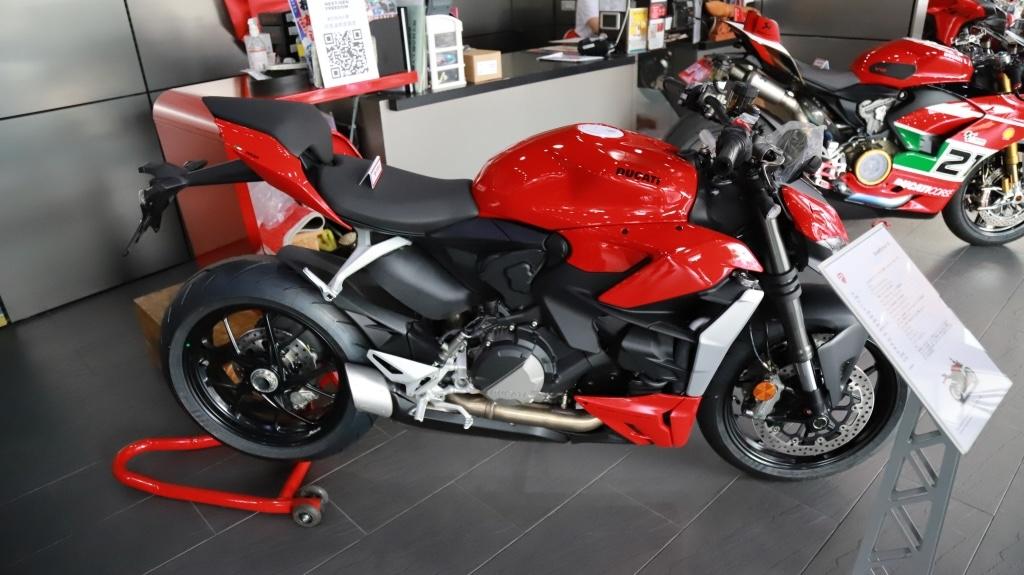 DUCATI_Monster
