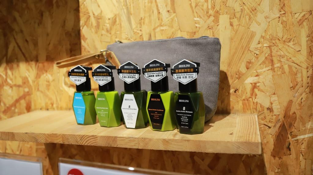 Skincare Travel Set: Always Ready to Go