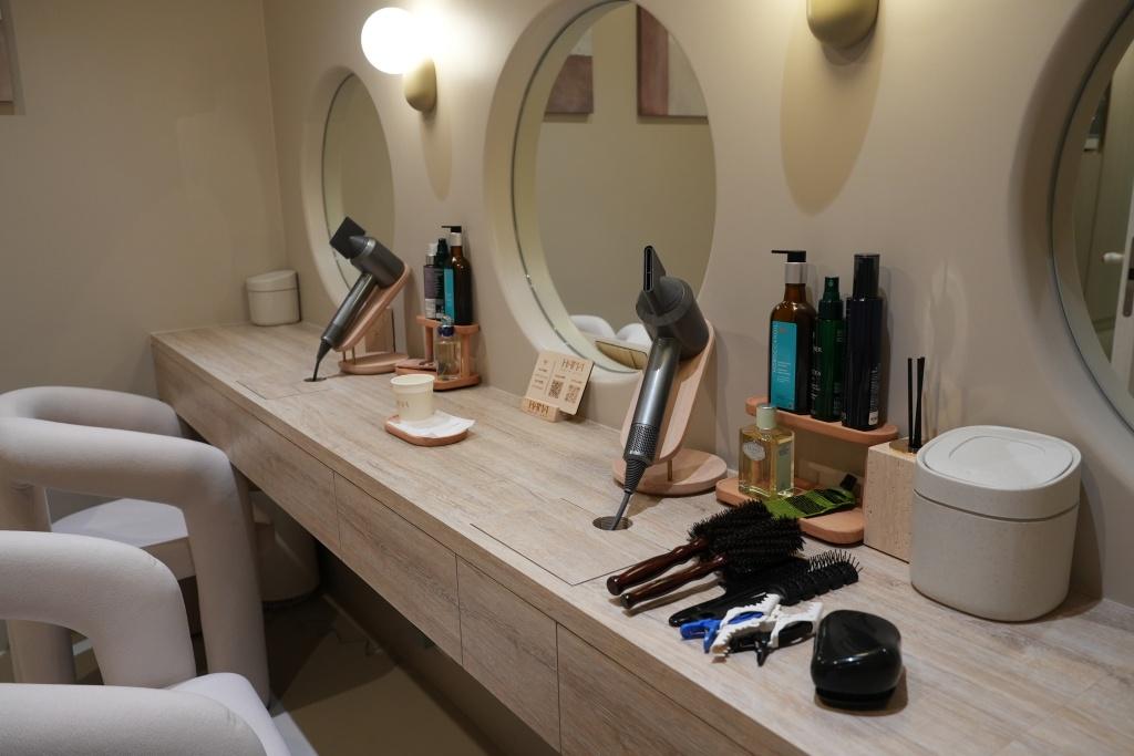 Smooth, flowing space design