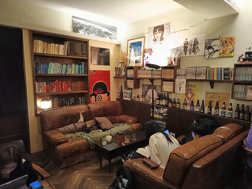 Late-Night Cafés
