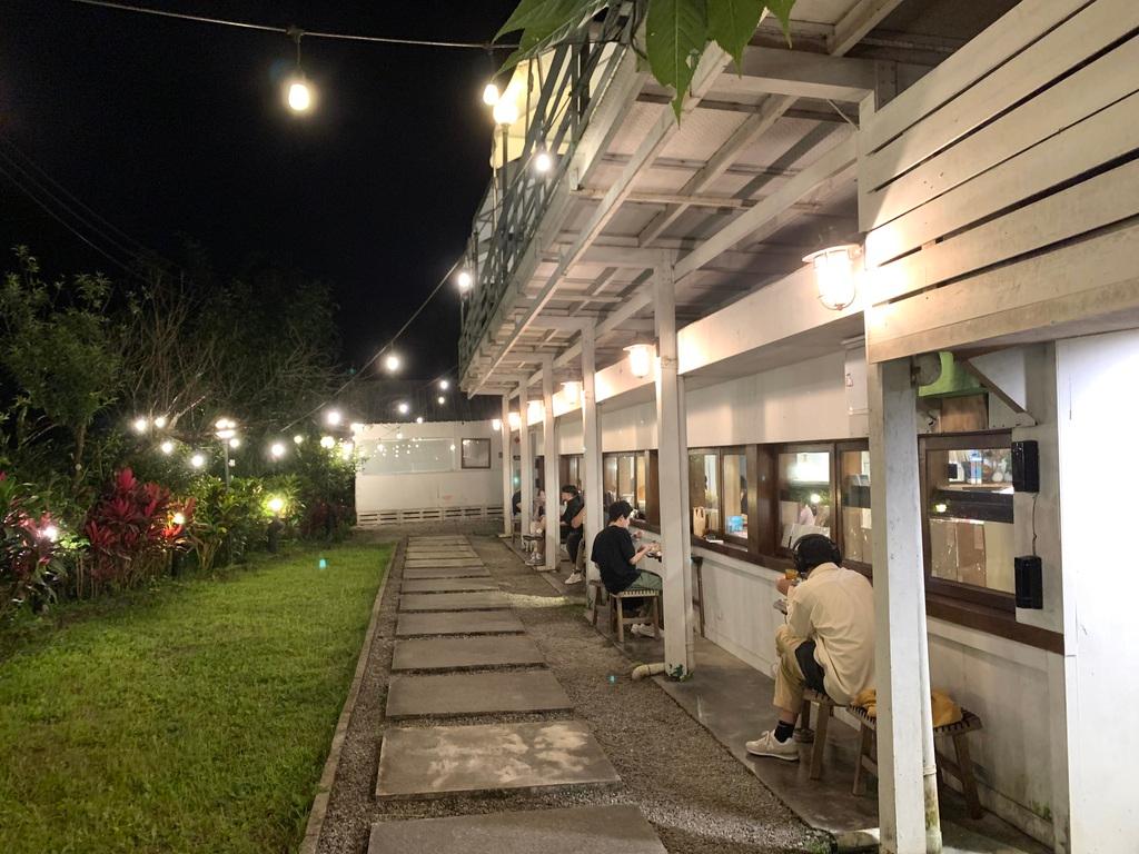 台北深夜咖啡廳 生活在他方 02