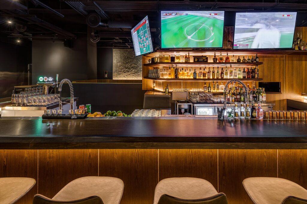台北運動酒吧推薦 Charlie's Sports Bar Taipei