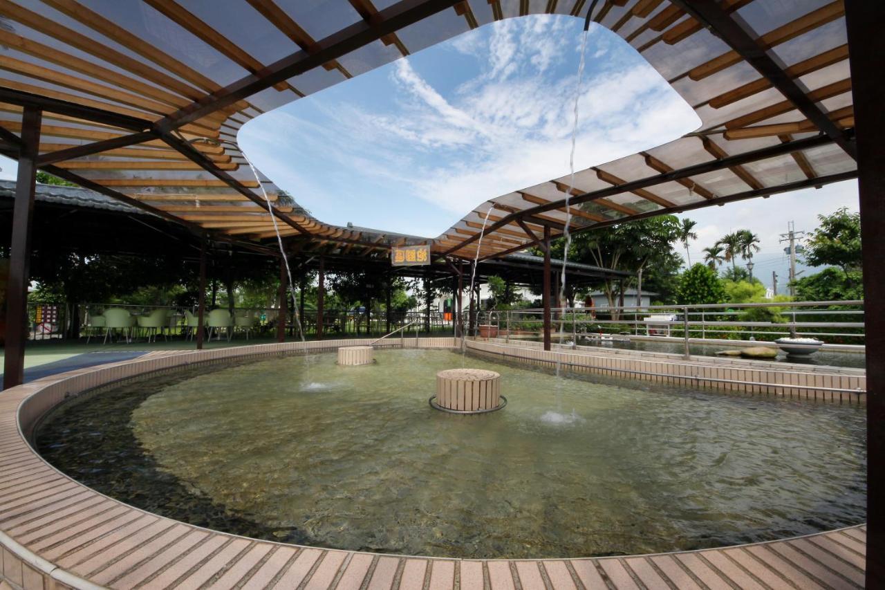 Chun Shui Ji Hot Spring is a traditional Japanese-style hot spring venue, featur