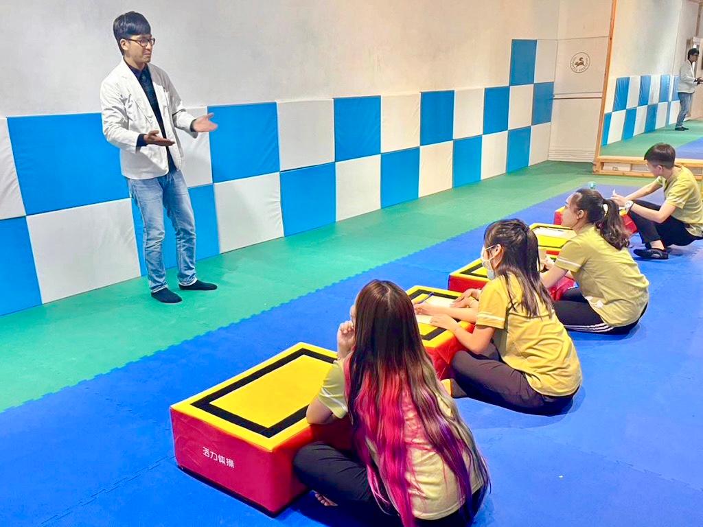 내부에 작업 치료사 팀이 있습니다