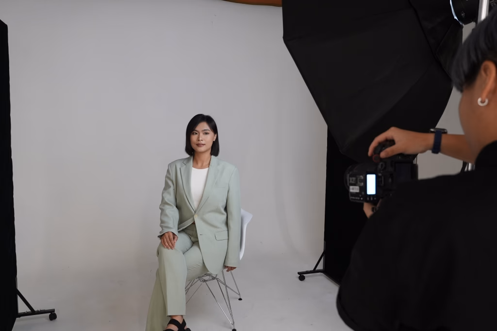 座り姿のプロフィール写真を撮るには?