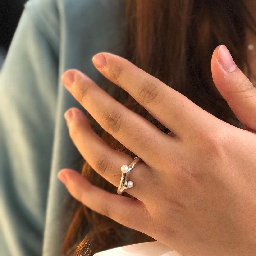 #Marriage #BoostFamilyLuck
The left ring finger is closest to the heart, so when