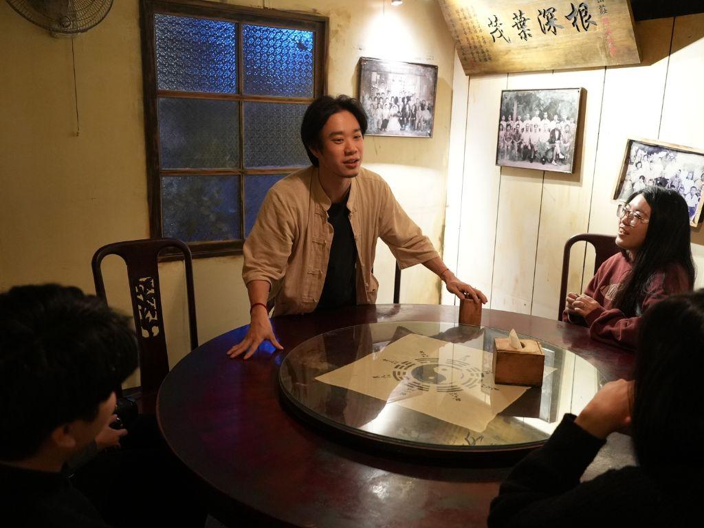 演員即興互動,讓每場遊戲獨一無二