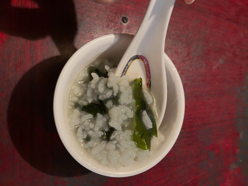 戲劇性十足的餐桌體驗:吃進故事,品味細節