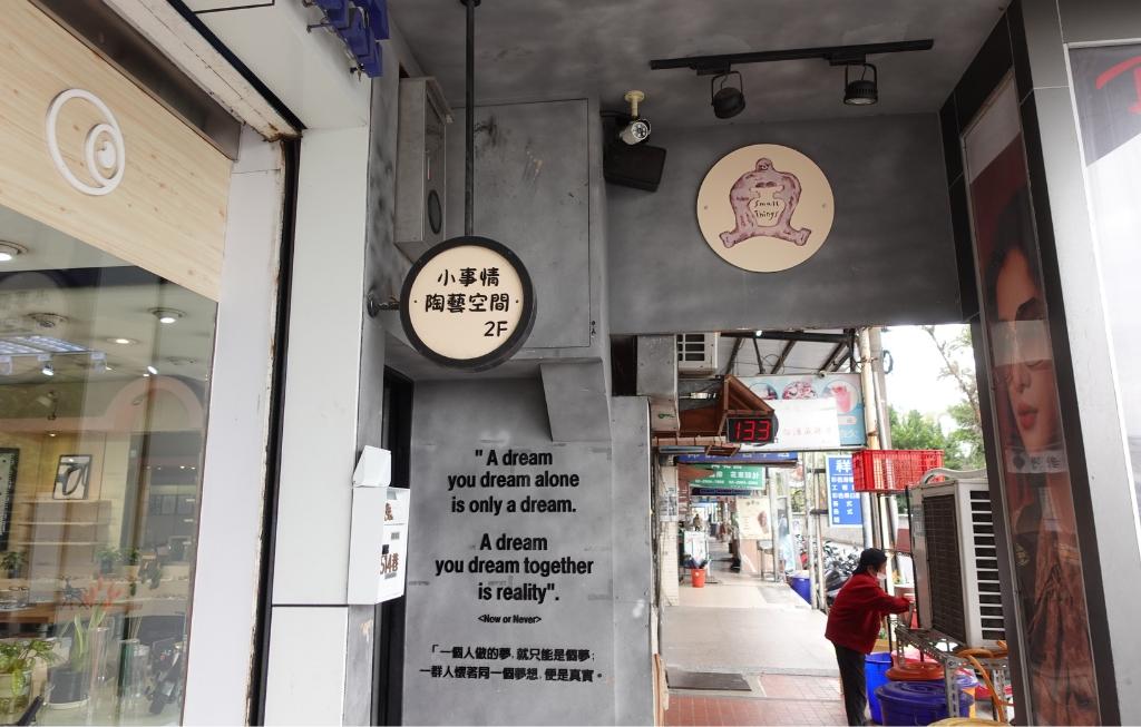 푸다역에서 지하철로 3분 거리에 있으며 주차도 편리합니다.
