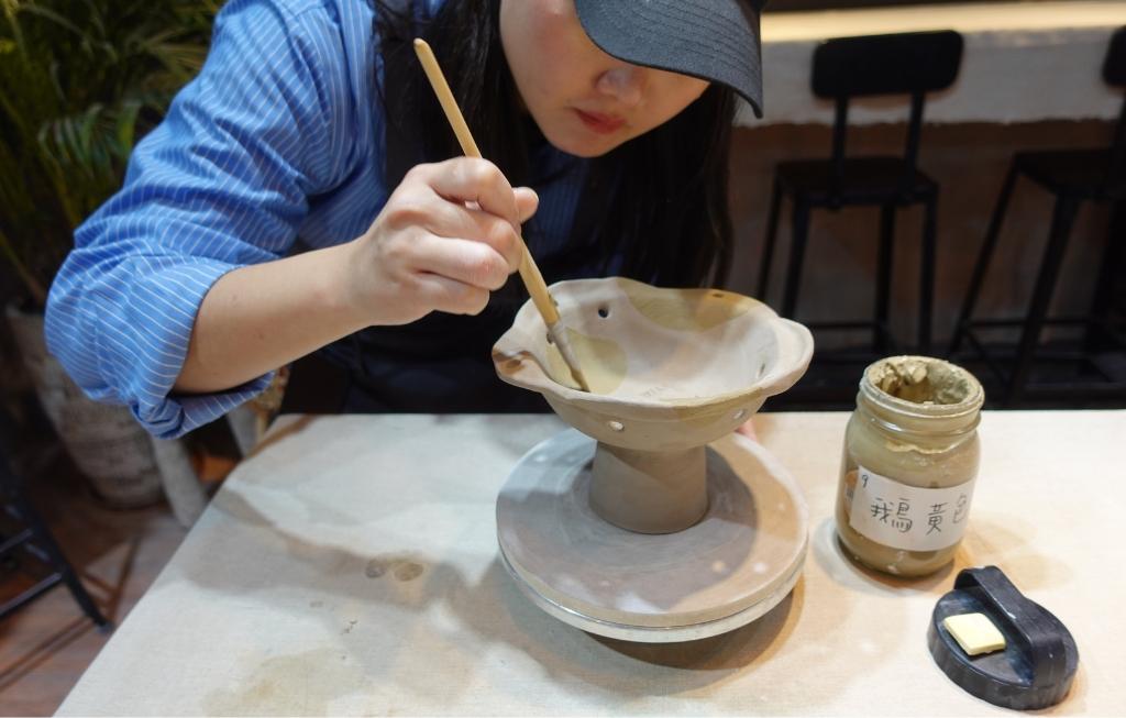 정해진 틀이나 시간 제약 없이 나만의 도예 작품을 자유롭게 만들 수 있습니다.