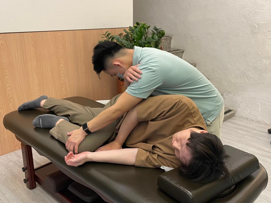 마사지 후 즉시 효과를 느꼈습니다! 허리 통증이 사라지고 몸이 가벼워졌습니다.
