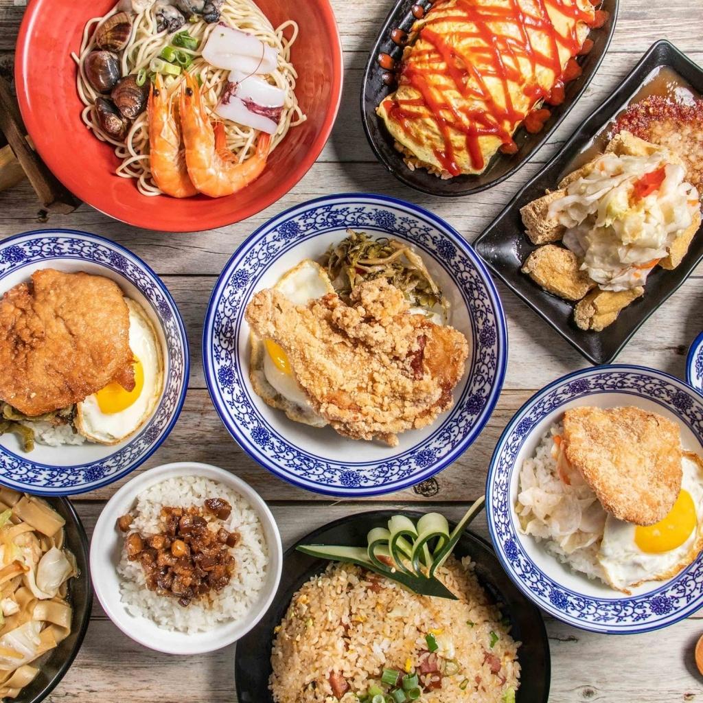 馬路益燒肉飯
以炭火燒肉飯聞名,是當地人推薦的美食。
地址:澎湖縣馬公市光明路21號城隍廟口
時間:11:00–14:00、16:30–21:30(週一休