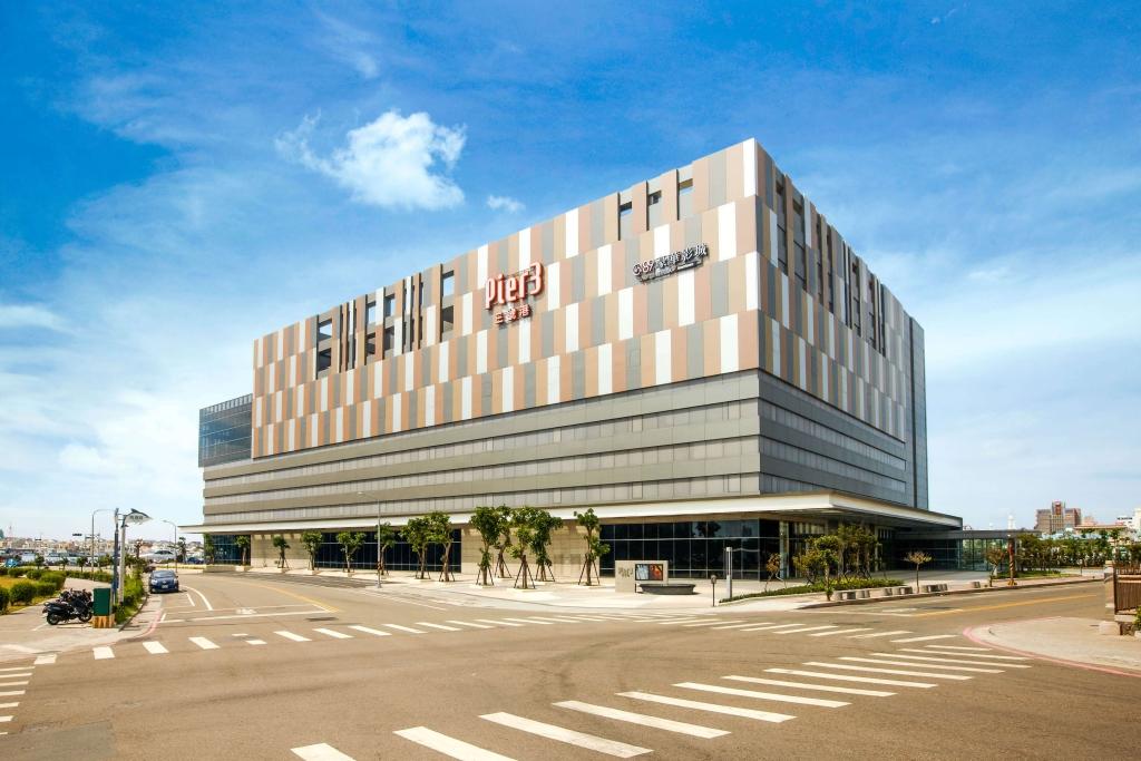 Pier3 澎坊三號港
澎湖最大的免稅商場,集合了國際精品、美妝香氛、特色餐飲等,適合購買伴手禮與享用午餐。
地址:澎湖縣馬公市同和路158號
時間:09