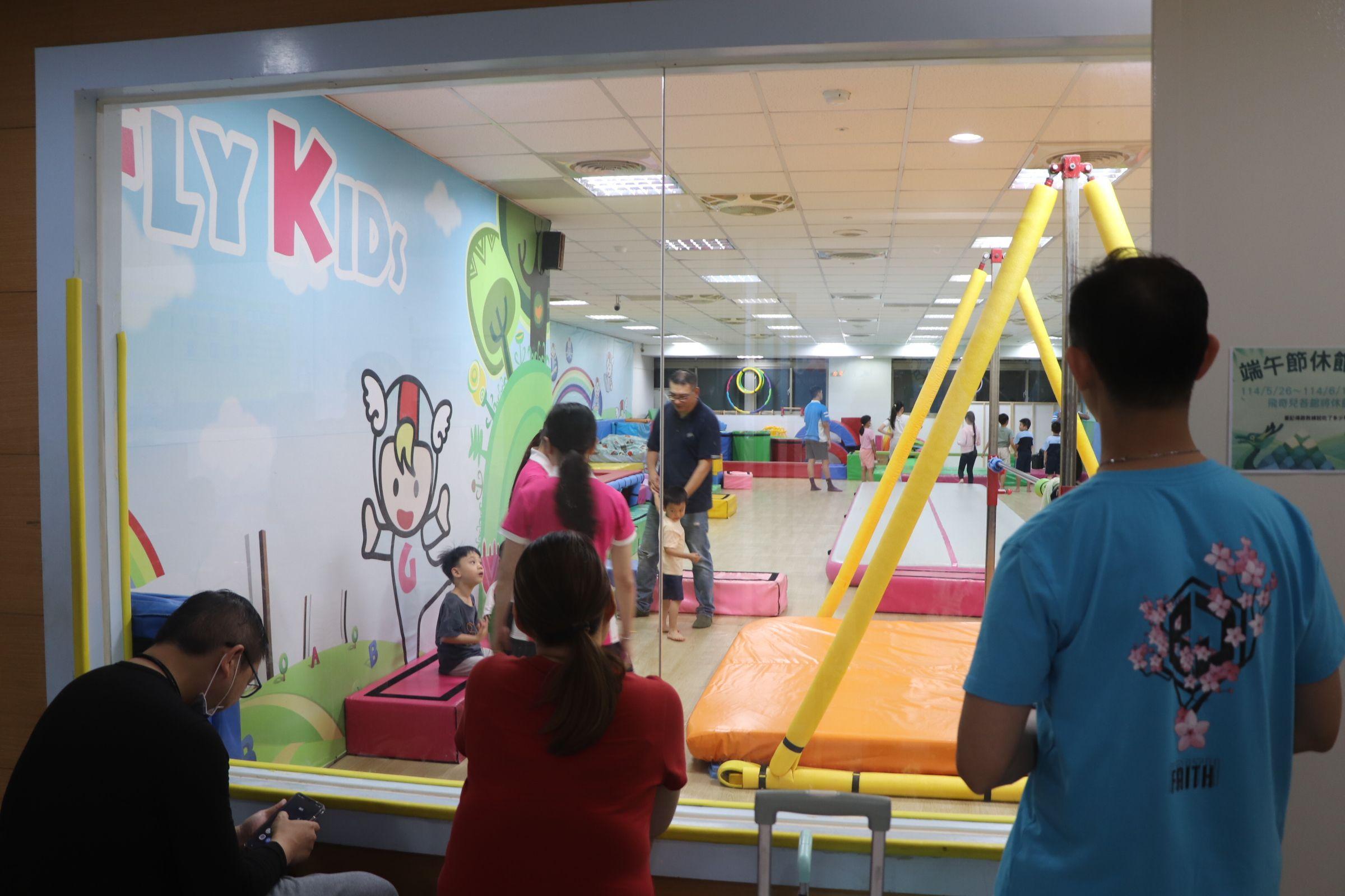 With nine venues across Taiwan and classes available seven days a week, parents have complete flexibility in scheduling.