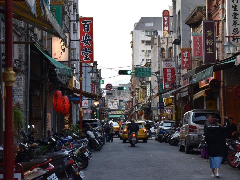 保留老宅原貌,讓光線與歷史一起呼吸