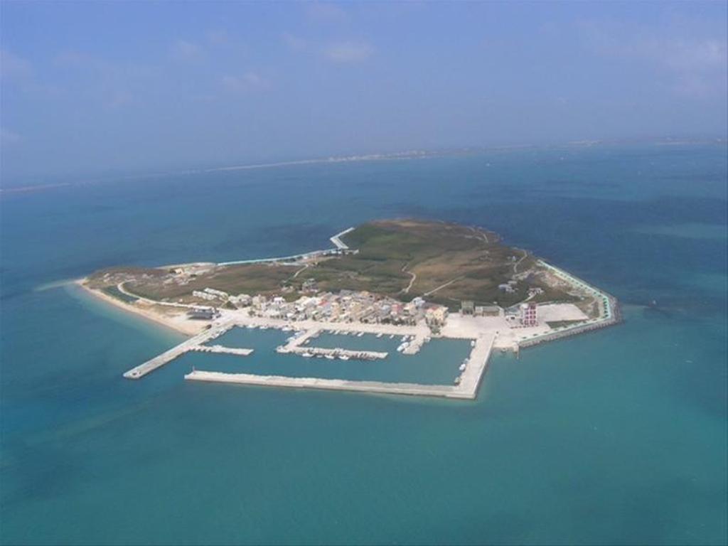 Dacang Island, nestled in Penghu's inland sea and surrounded by Xiyu, Baisha, an