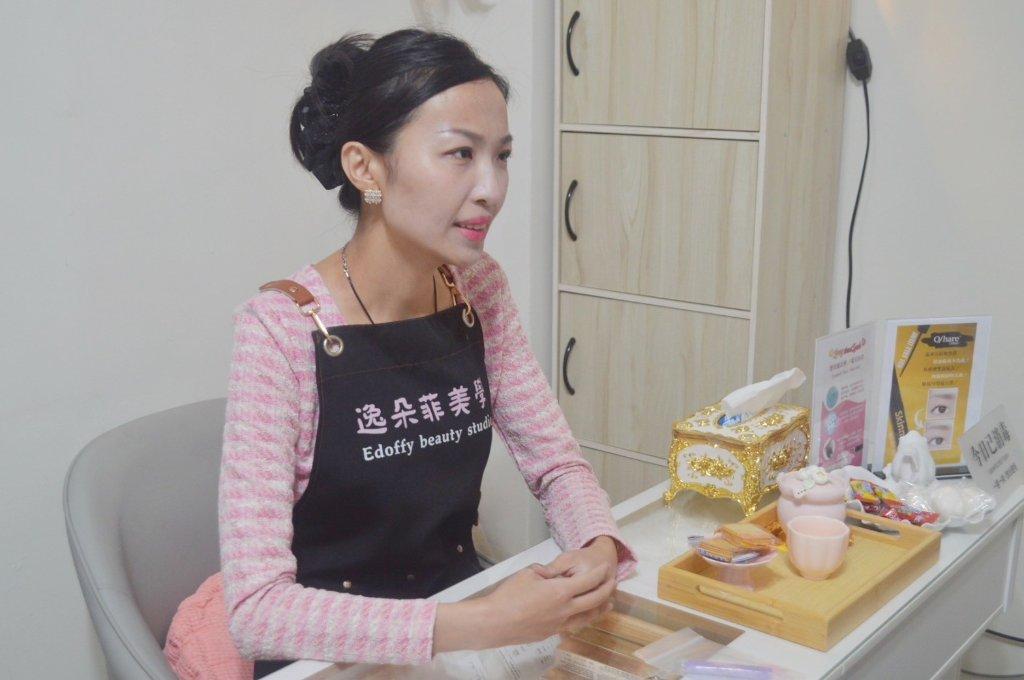허니 크리스탈 립: 창백한 입술, 검은 입술, 고르지 못한 입술색으로 고민하는 분들에게 생기를 더해줍니다.